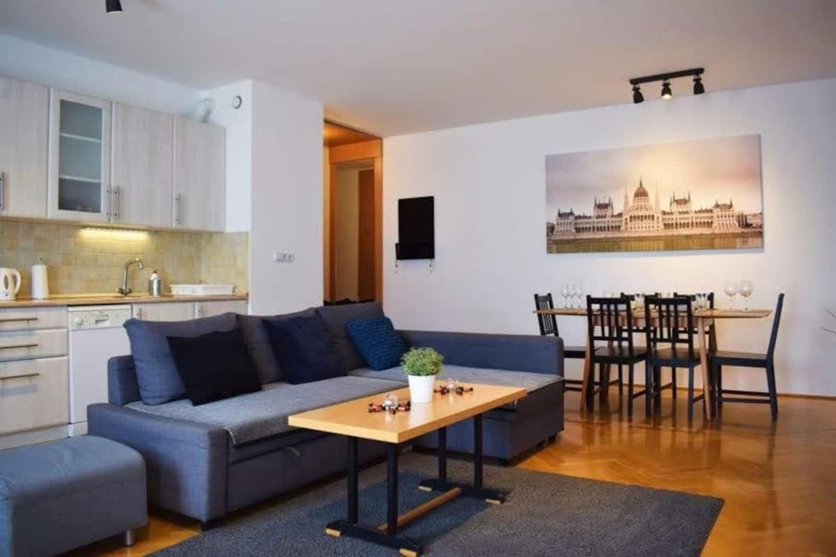 Apartman Cosy In Downtown With Free Garage Parking Budapest